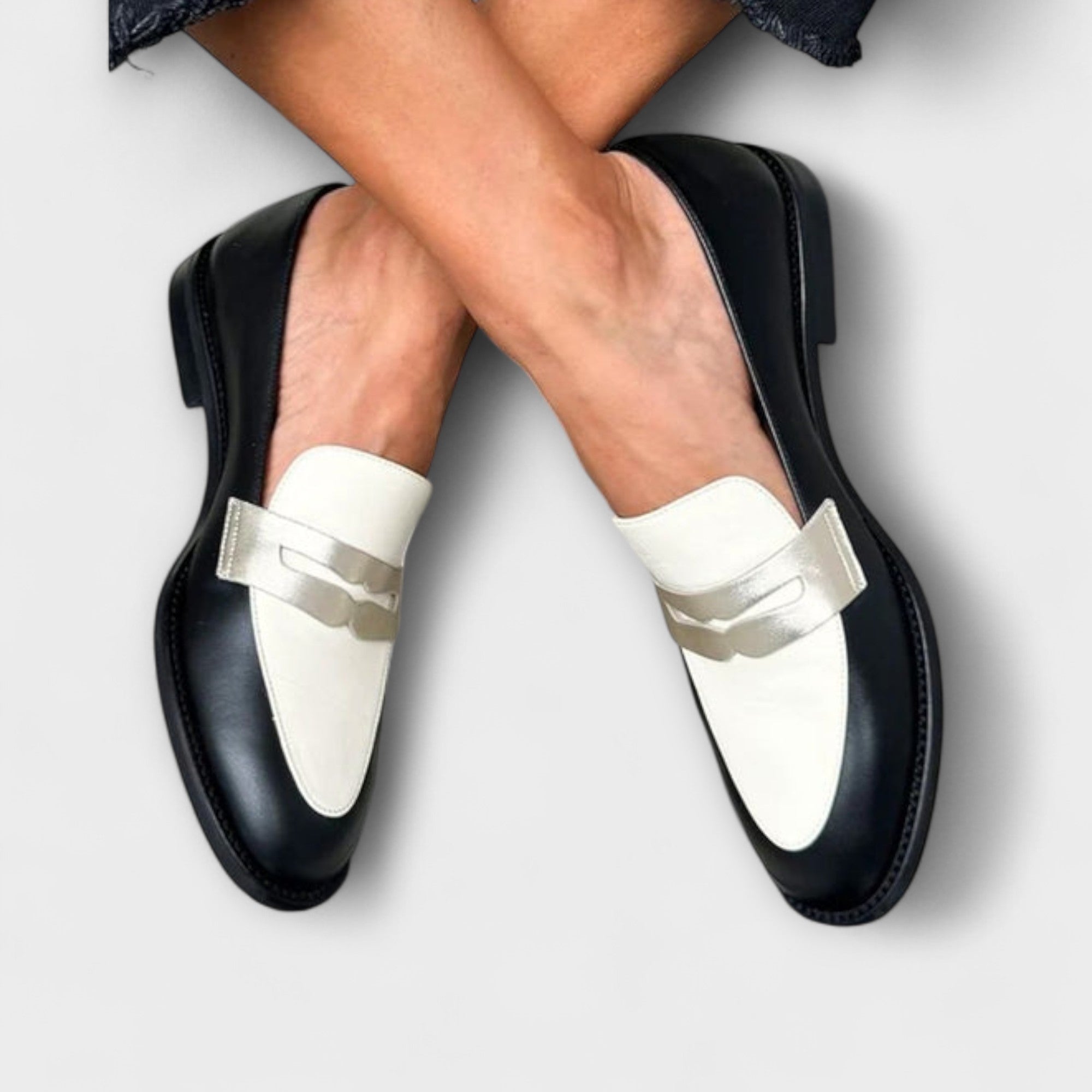 Maison Lumière™ | Mocassins noirs avec éclat métallique