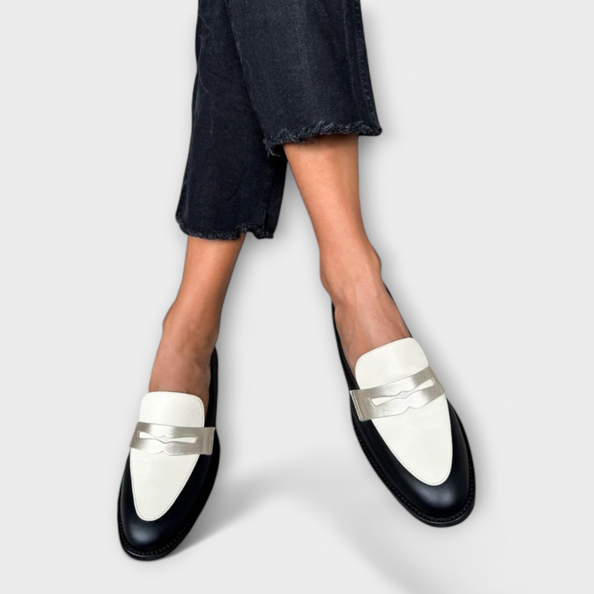 Maison Lumière™ | Mocassins noirs avec éclat métallique
