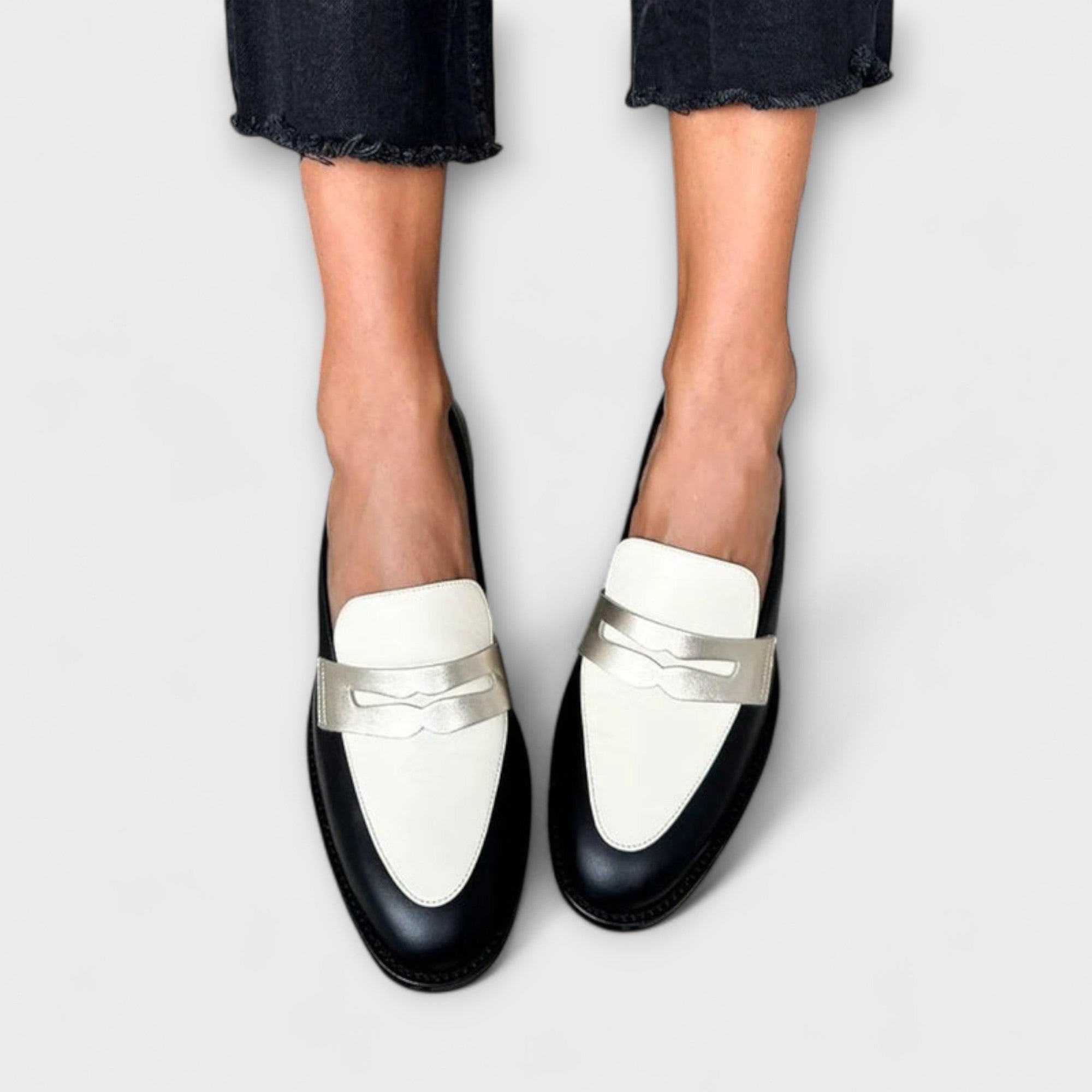 Maison Lumière™ | Mocassins noirs avec éclat métallique