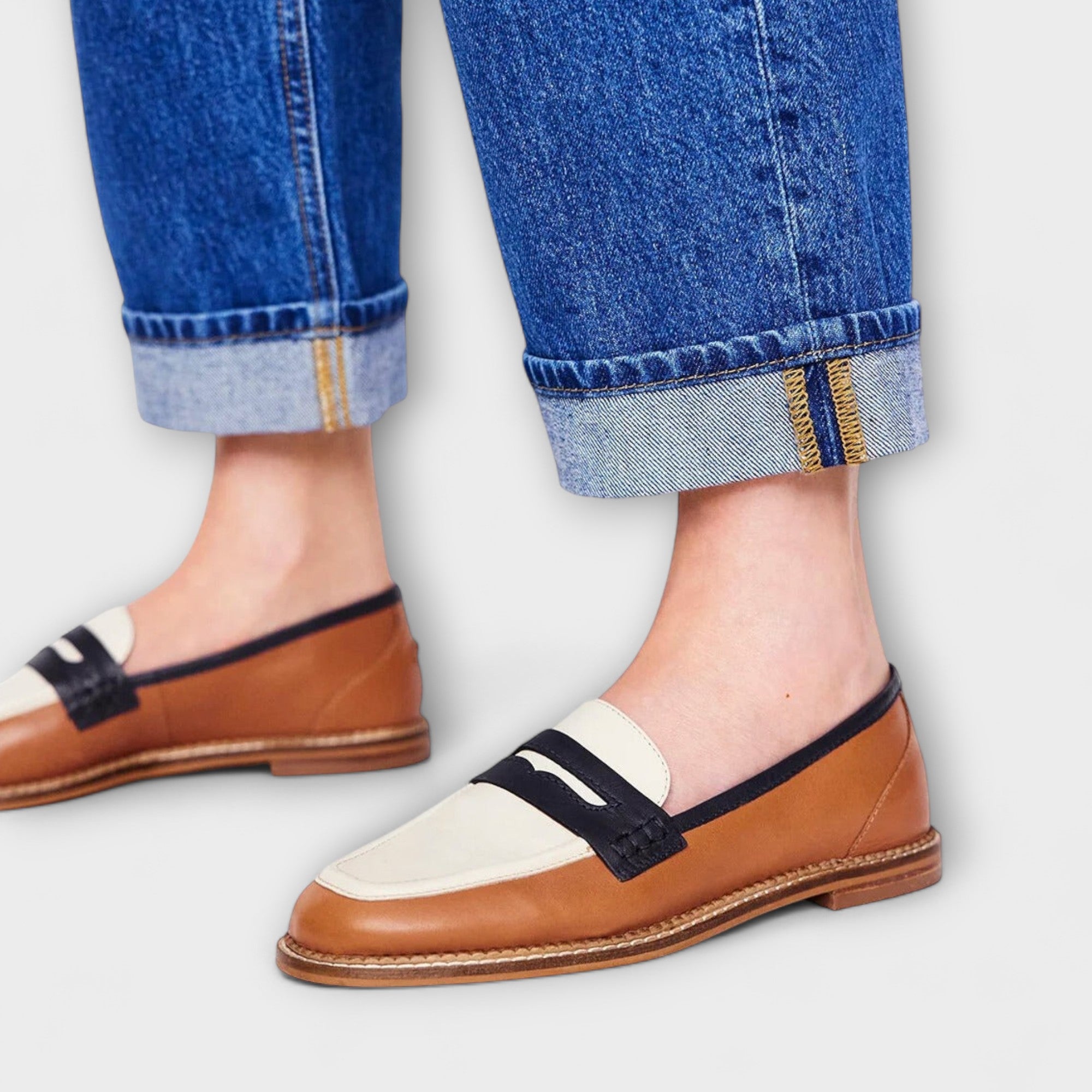 Maison Lumière™ | Mocassin brun à bout rond et design colorblock